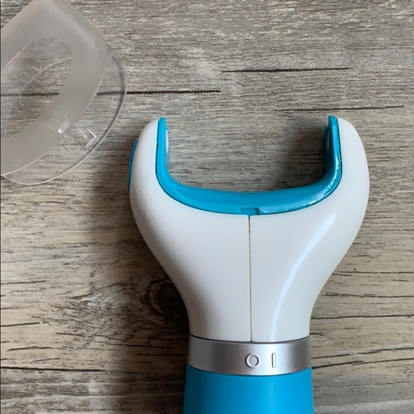 Amopé Pedi Perfect Electronic Foot File For At Home Pedicures - Picture 11 of 13